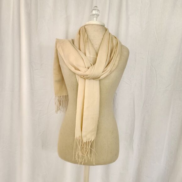 Cashmere Soft Shawl Fringe Buttery Yellow Rectangle Scarf Light Evening Wrap New - Picture 4 of 10